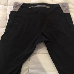 Ruffled side Lululemon black and gray crop